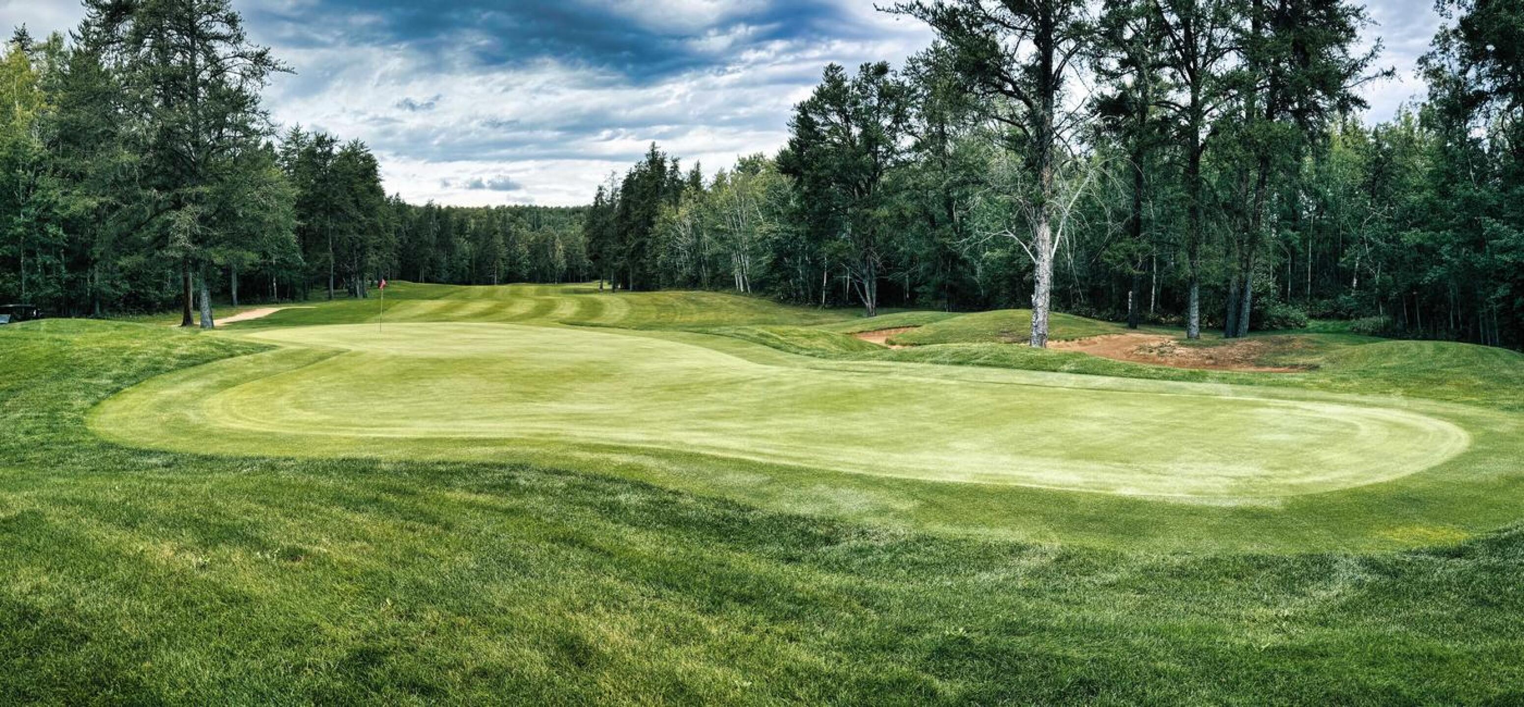Athabasca GC, Hole 8, Par 4, 406 yds (Photo submitted by DYakimec on 10/26/2024)
