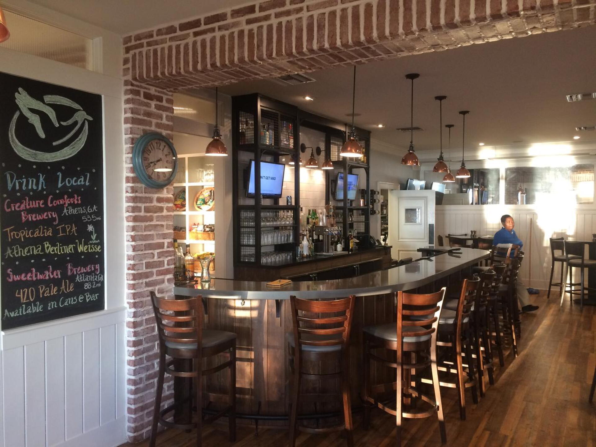 Fun, clubhouse bar area (Photo submitted by BrandonTuckerGA on 11/17/2017)