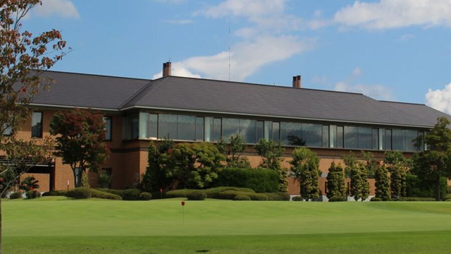 Morinomiyako GC: Clubhouse & putting green
