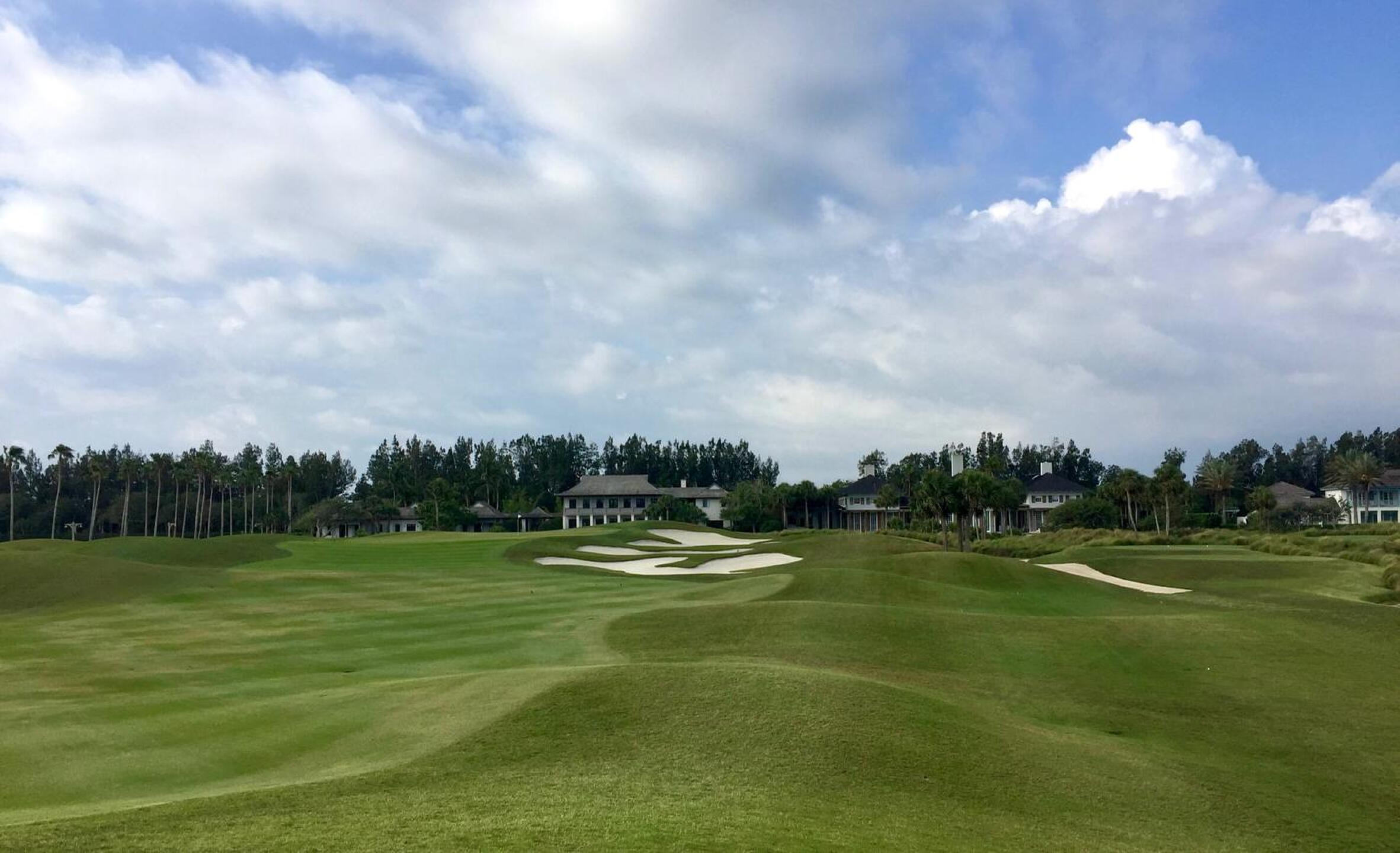 The opening hole at the Windsor Club presents a birdie opportunity. (Photo submitted by TimGavrichGP on 11/08/2017)