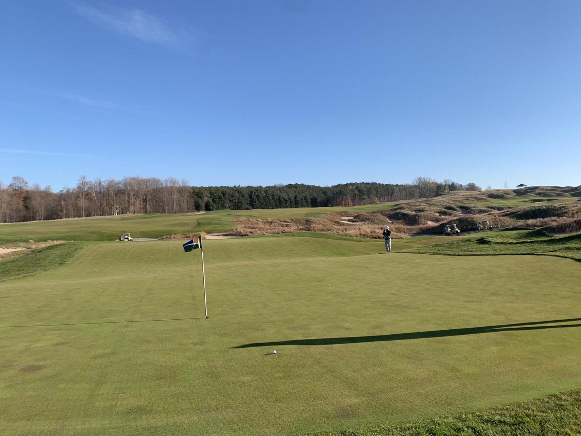 Looking back uphill from 5 green (Photo submitted by cDEZ0ElbBiJYbfZn7kRE on 11/03/2022)