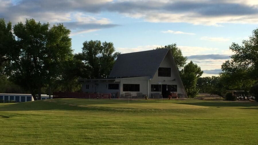 Airport GC: Clubhouse & practice area