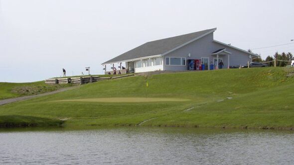 Oshawa Airport GC: Clubhouse & #9
