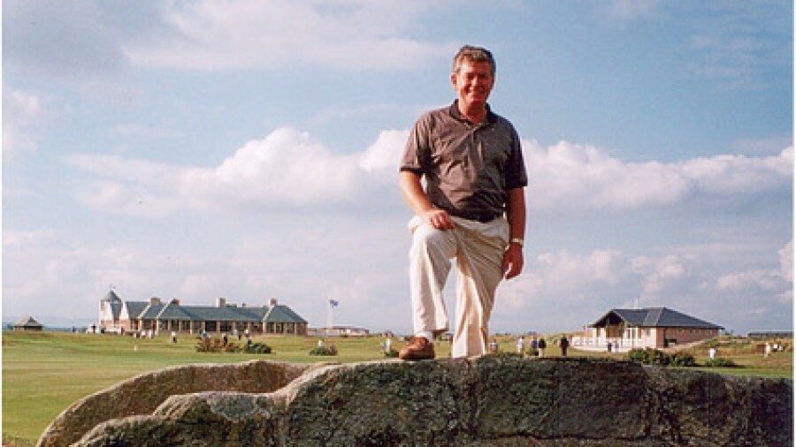 The backdrop of the Swilcan Bridge in the 1990s