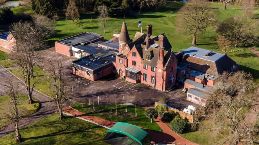 Brickendon Grange GC: Aerial