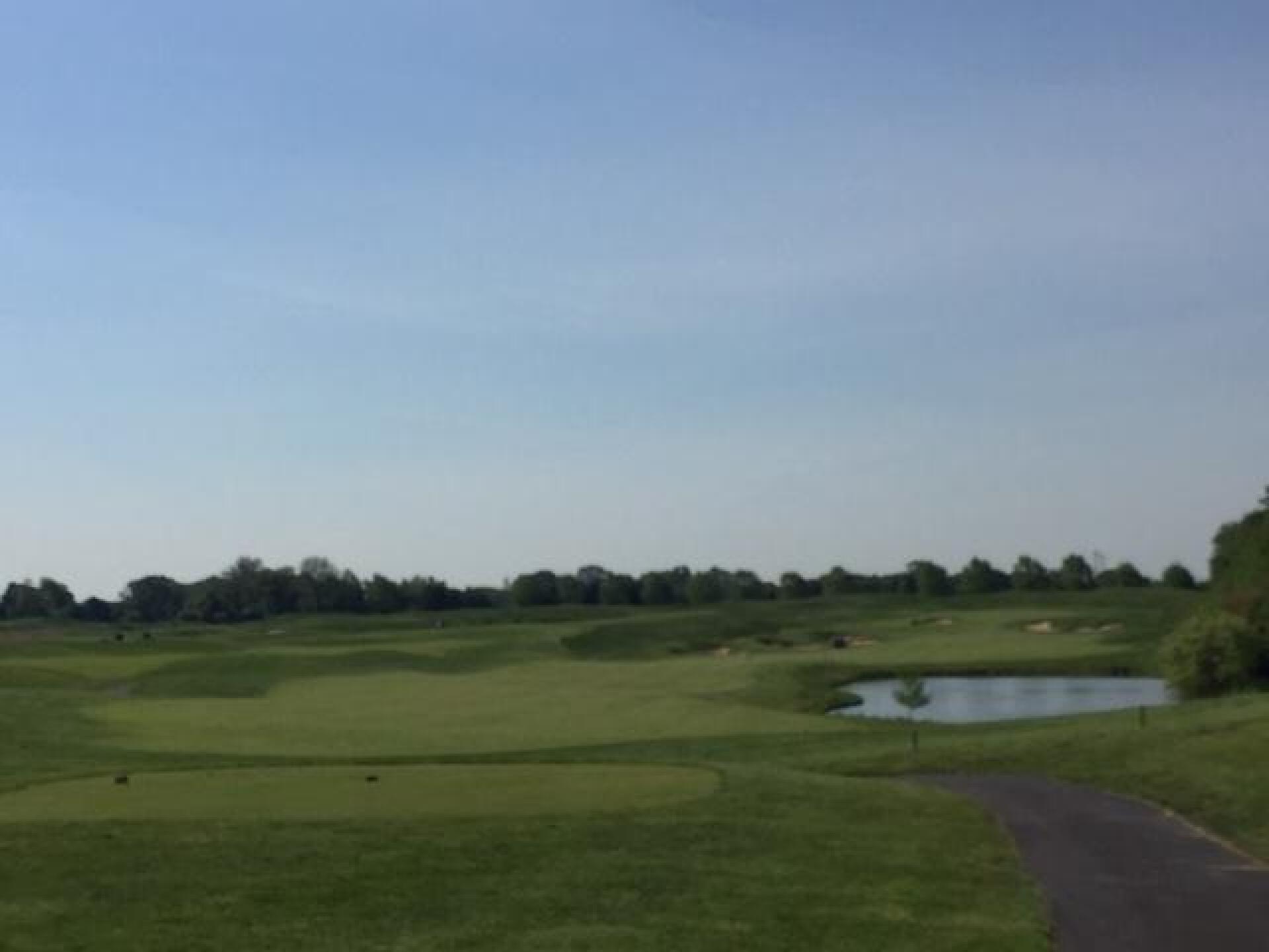 Wide open Par5 7th, but not such a small pond on your right! (Photo submitted by ecalvert81 on 11/26/2019)