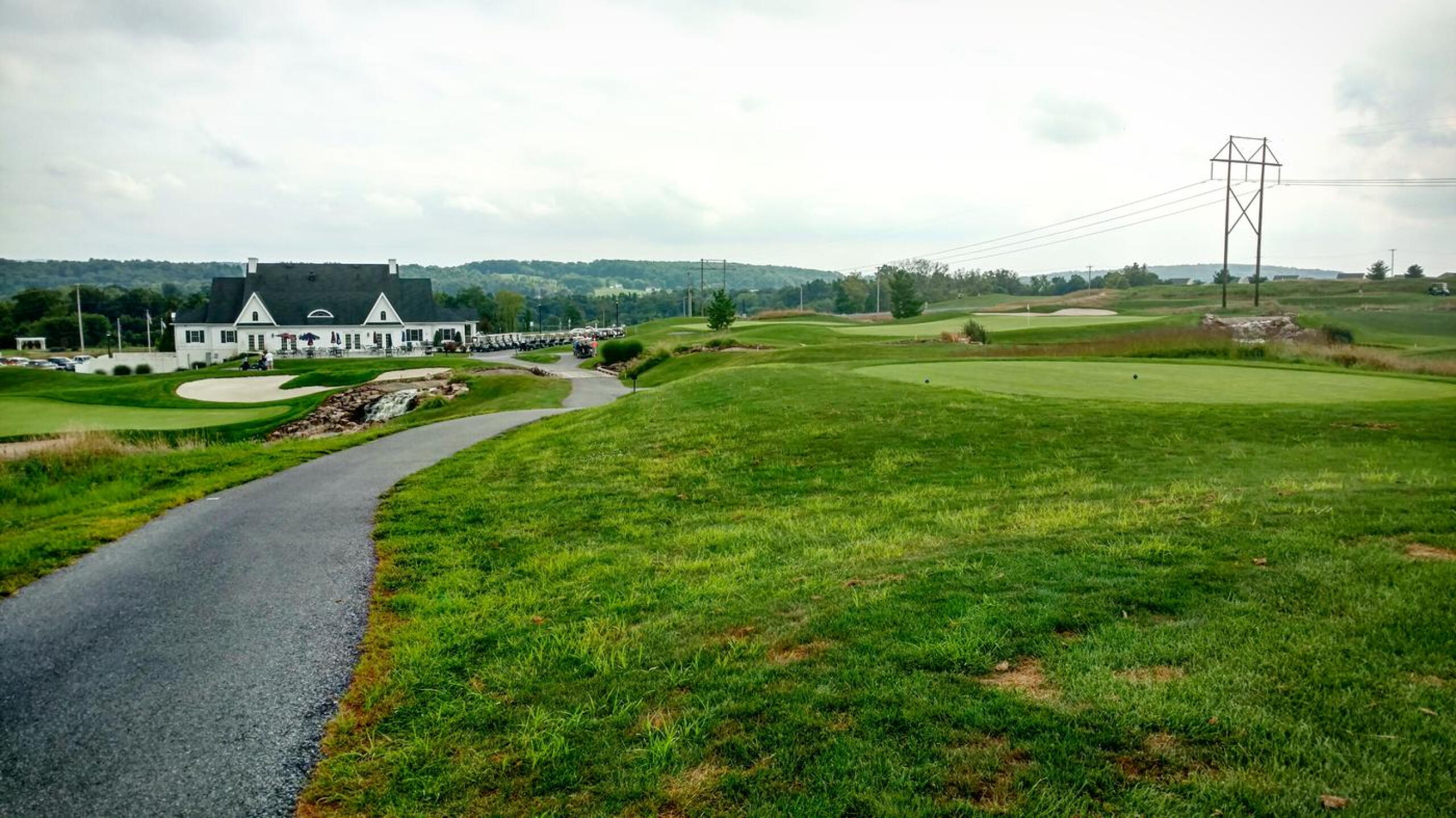 Looking back on the first tee, clubhouse and practice green. (Photo submitted by Back9Ben on 09/08/2018)