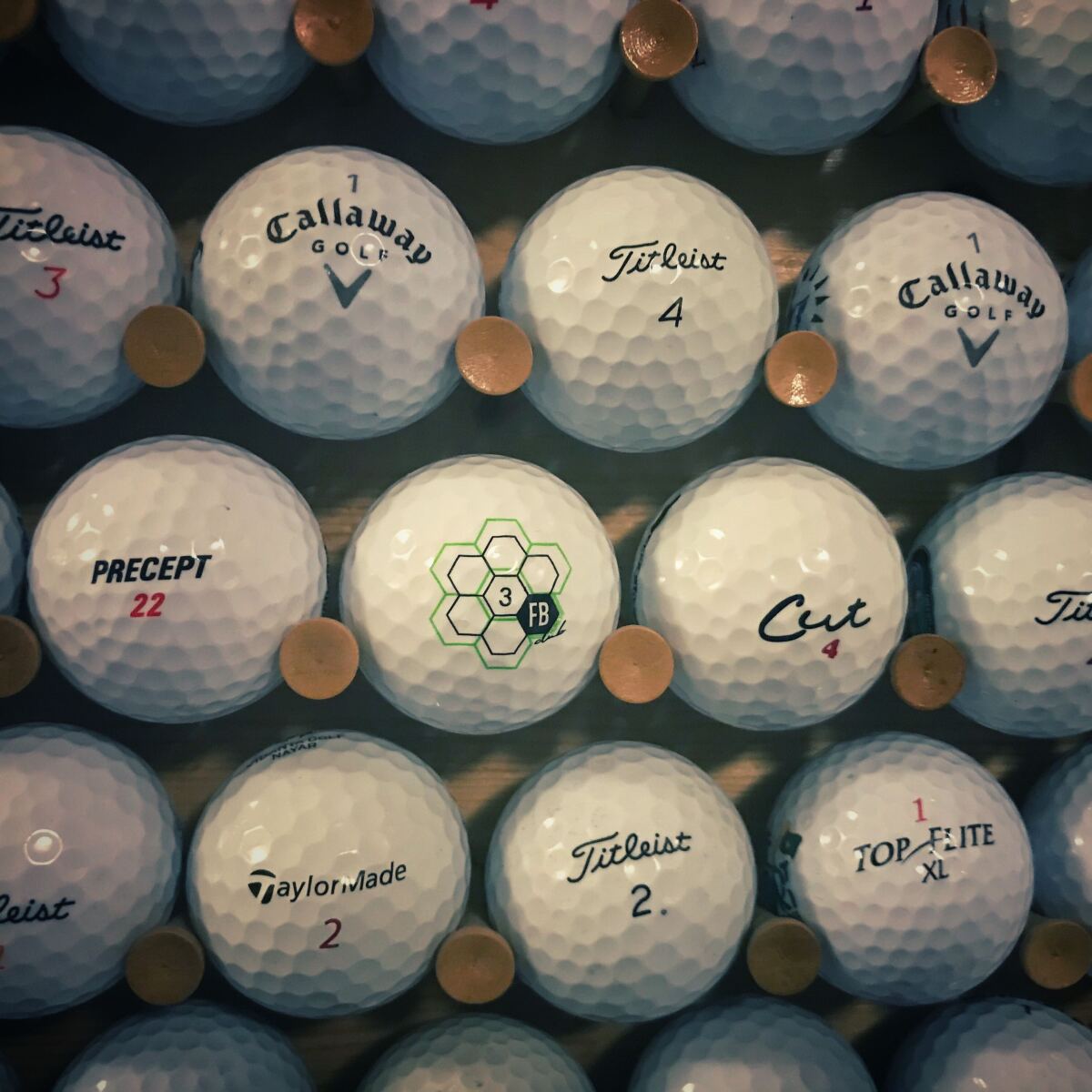 Underdogs Smaller golf ball companies take on the big boys