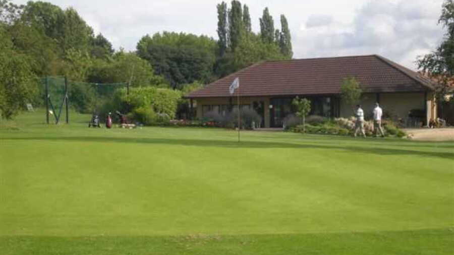 Canons Court GC: #9 & clubhouse