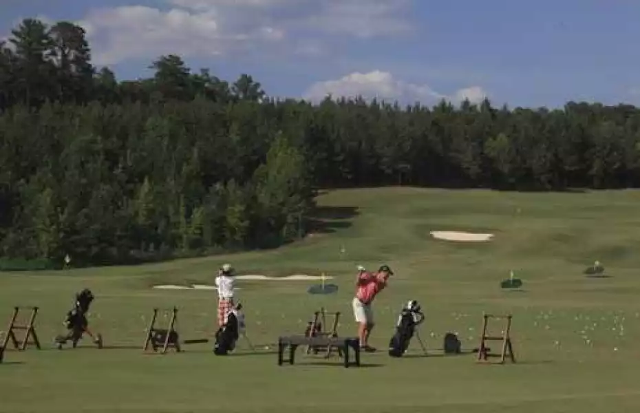 12 Oaks: Driving range