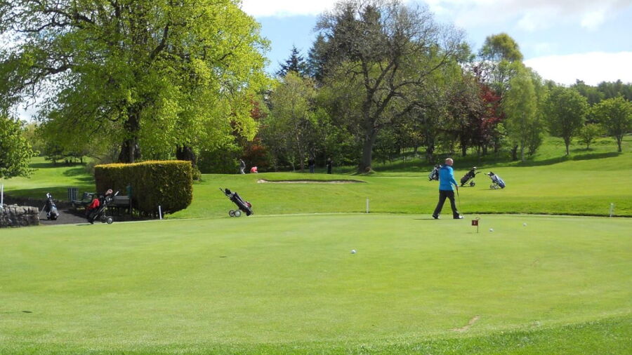 Cochrane Castle GC: Practice area