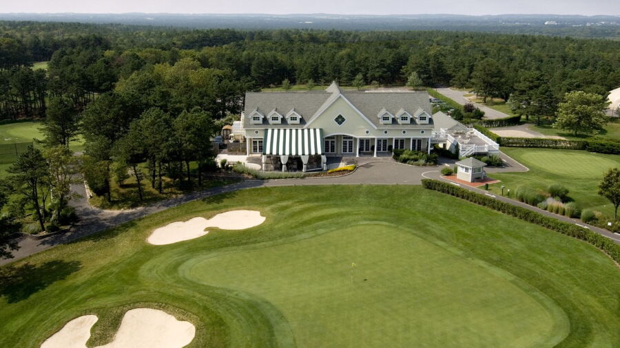Hampton Hills: Clubhouse & #18