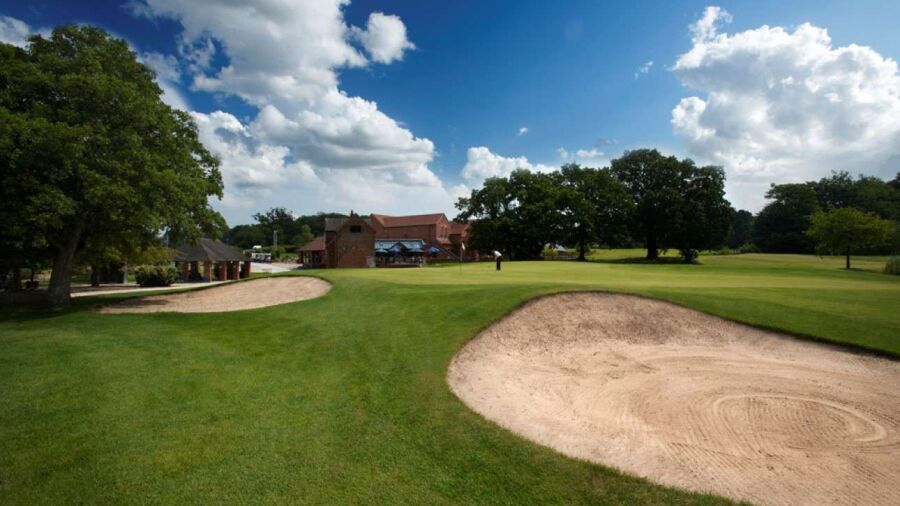 Litchfield GC: #18 & clubhouse