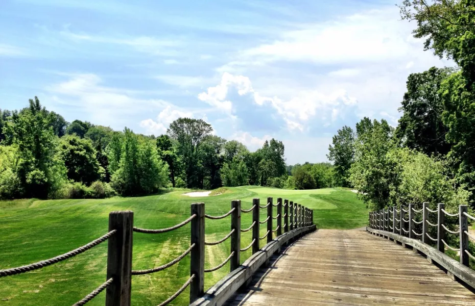 Hollow Brook GC: #17