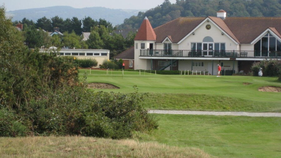18th green and clubhouse at Conwy