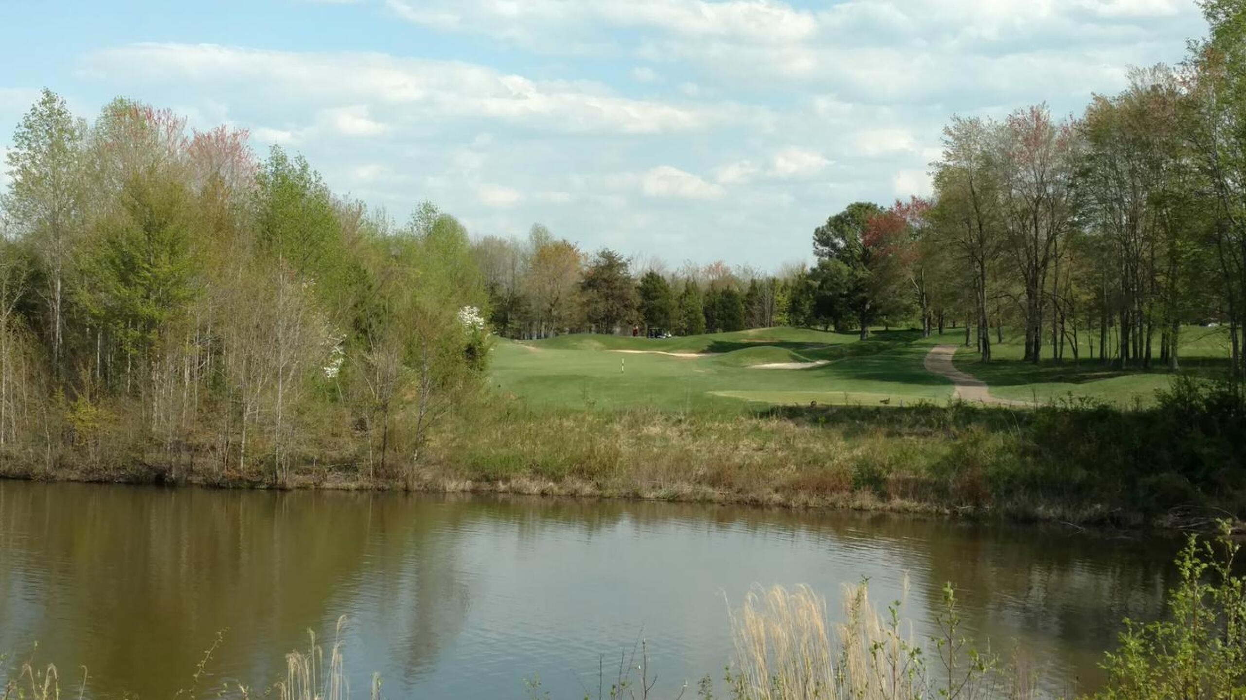 Tee box on the Par 4, #4 (Photo submitted by Bombtech6316 on 04/29/2018)