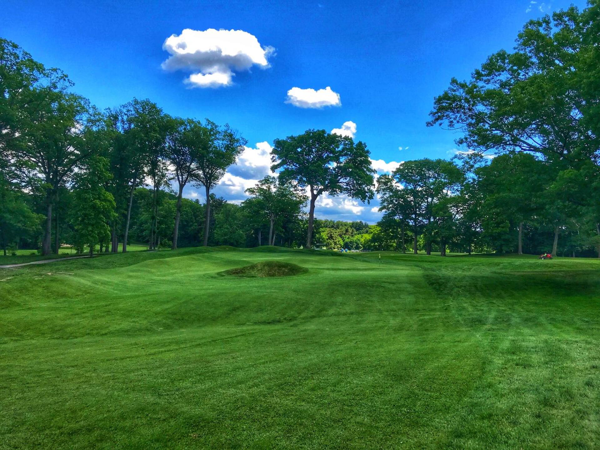 Hole 17 at Keney Park features a Principal's Nose bunker complex in front of the green. (Photo submitted by TimGavrichGP on 06/11/2018)