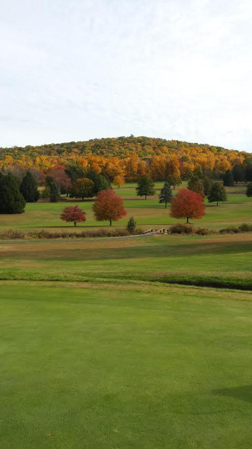 Fall colors @ Harkers Hallow (Photo submitted by jstiuso on 10/25/2015)