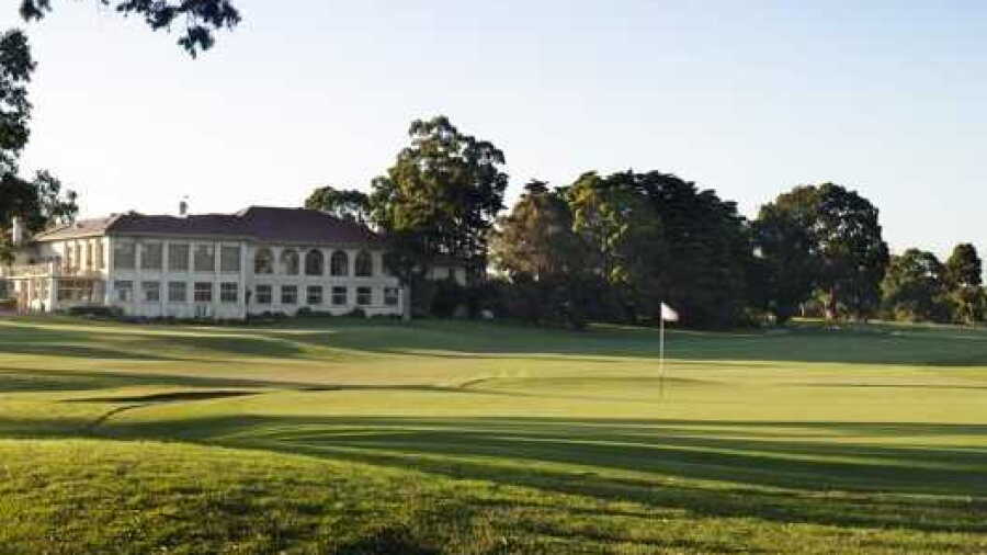 Commonwealth GC: #18 & clubhouse