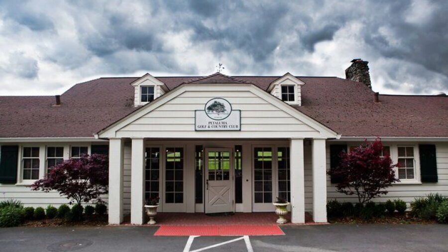 Petaluma G & CC: clubhouse