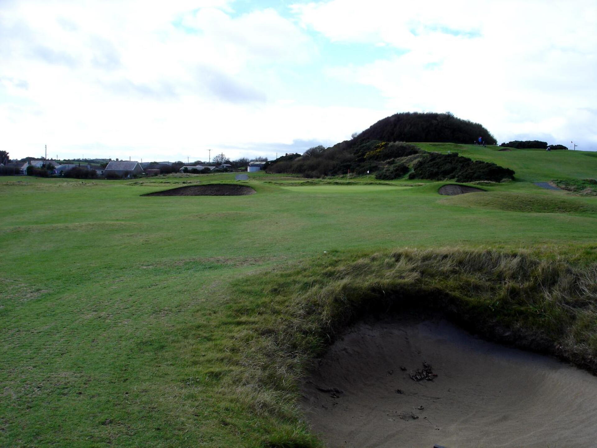 Kirkistown Castle GC, Hole 7, Shed, Par 4, 322 yds (Photo submitted by DYakimec on 03/05/2016)
