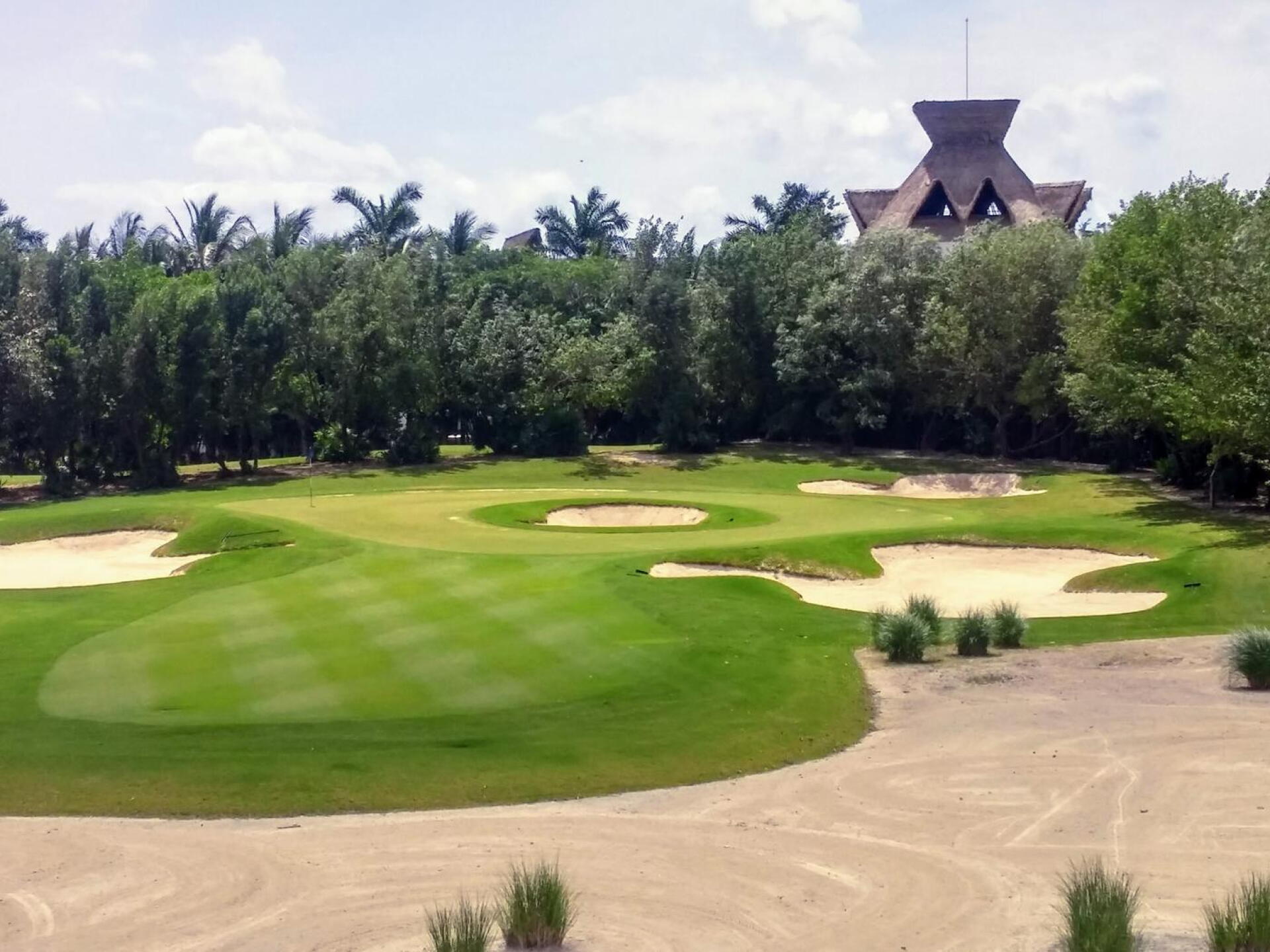 17 green. Don't get on the wrong side of bunker (Photo submitted by u000004034511 on 03/18/2017)