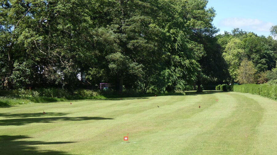 Thornes Park Pitch & Putt: Putting green