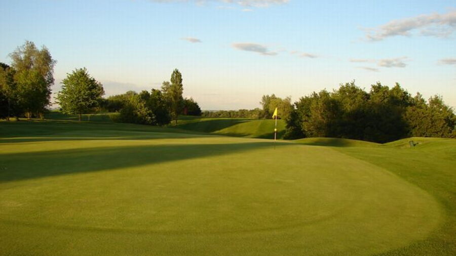Chippenham GC: large green