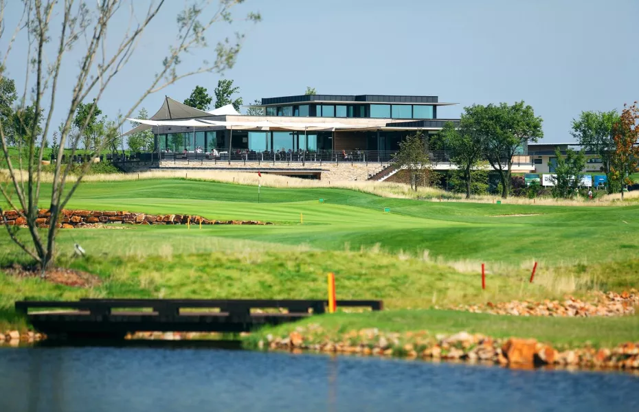 Albatross Golf Resort: Clubhouse