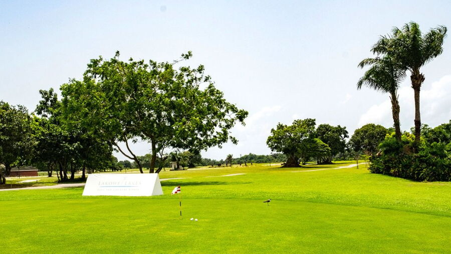 Lakowe Lakes Golf & Country Estate: Putting green