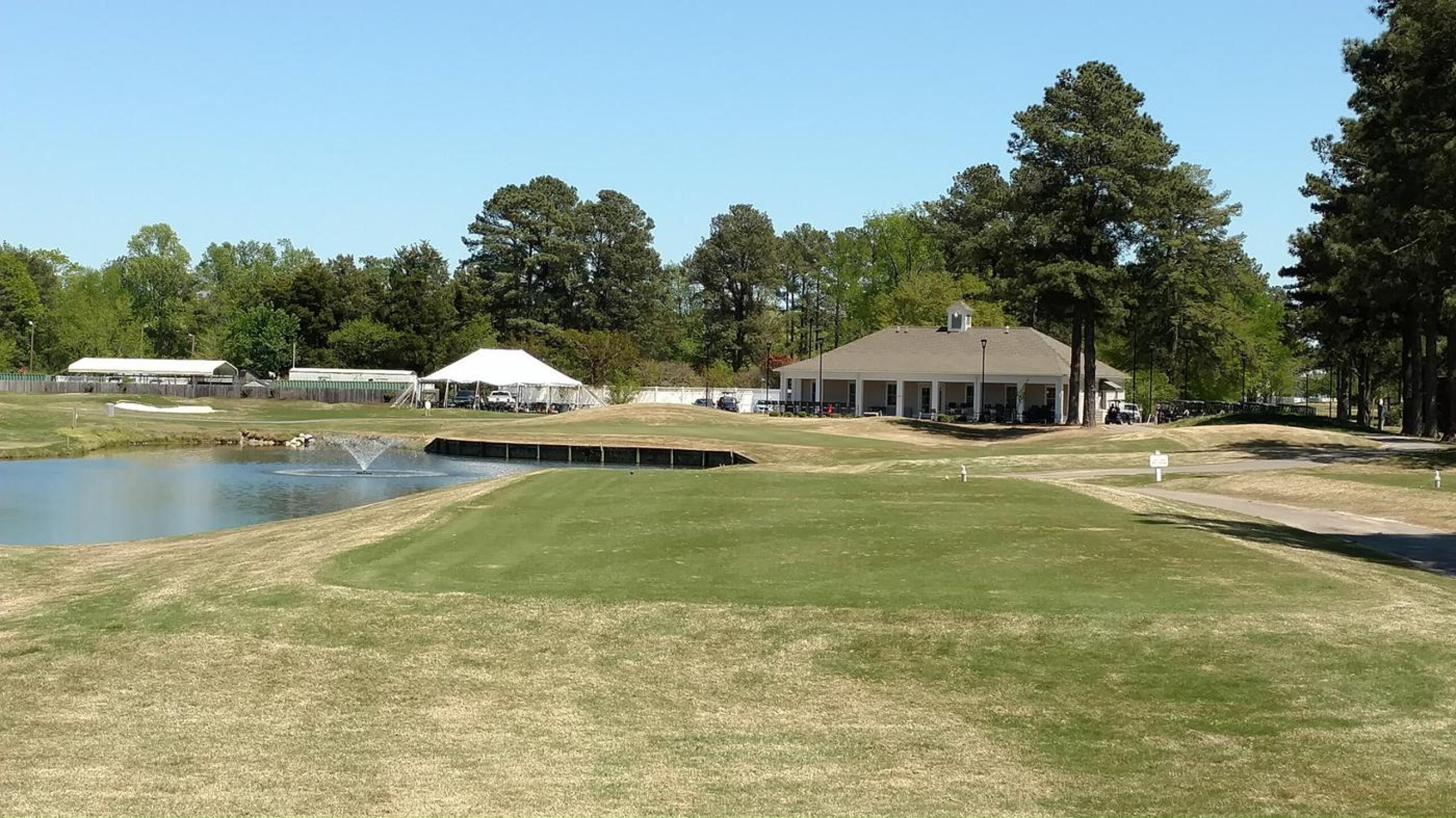 Par 3, #9 with new clubhouse in background. (Photo submitted by Bombtech6316 on 05/01/2018)