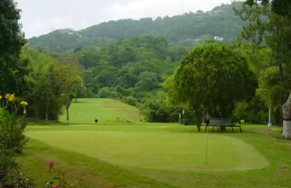 Los Anaucos GC: putting green