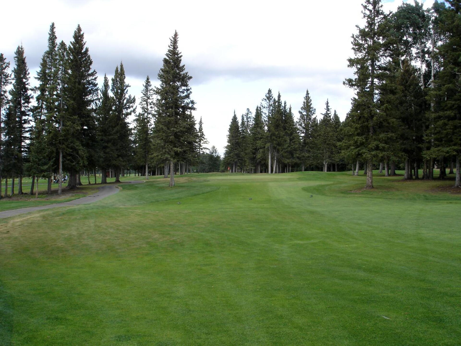 Sundre GC, Hole 8, Par 4, 382 yds (Photo submitted by DYakimec on 08/21/2021)