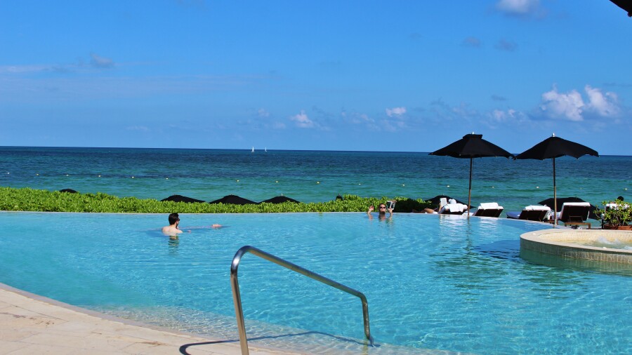 Rosewood Mayakoba - infinity pool