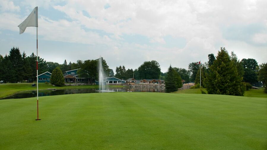 Six Foot Bay R GC: #18 & clubhouse