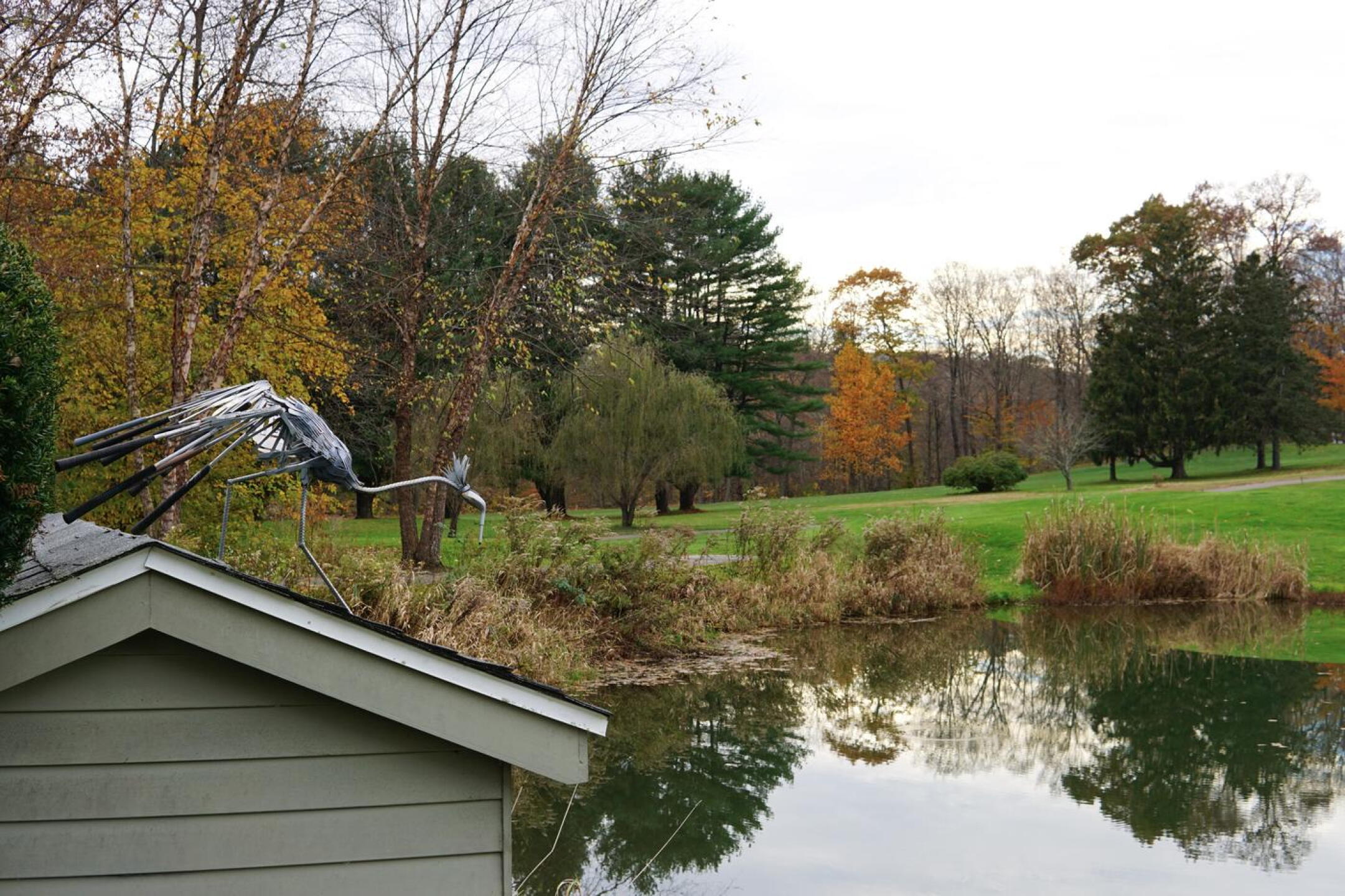 Near the pond at eight: Maybe this is a Great Blue Heron–or a clever assemblage of golf clubs. Nice artwork! (Photo submitted by AptlyLinked on 11/07/2023)