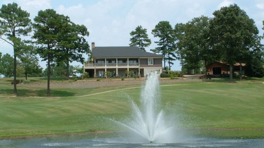 Woodland Hills GC: Clubhouse