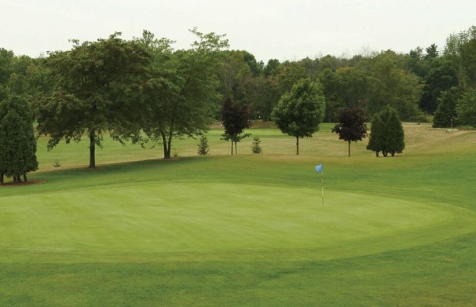 Forest Golf And Country Hotel Ontario Canada Forest Golf and Country Hotel - 18-hole in Forest, Ontario, Canada