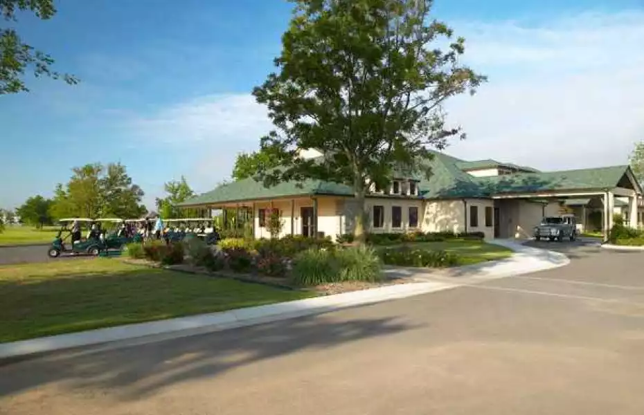 Emerald Falls GC: Clubhouse