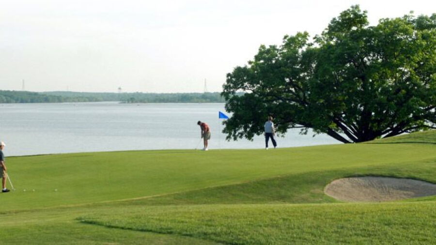 Fred Arbanas GC - Championship: #12, signature hole