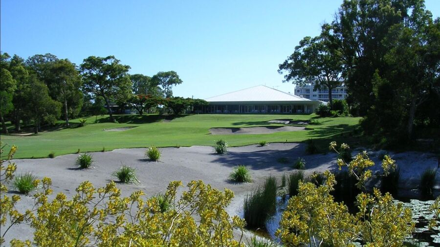 Bribie Island GC: #18 & clubhouse