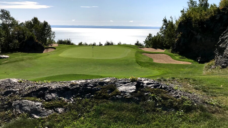 Fairmont Le Manoir Richelieu - hole 2 on the St. Laurent nine
