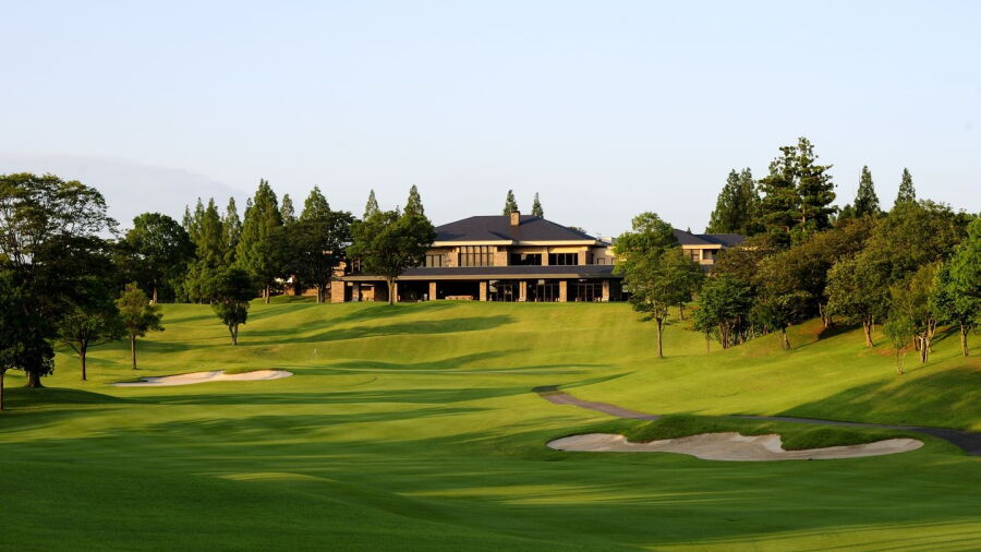 Narita GC: #18 & clubhouse
