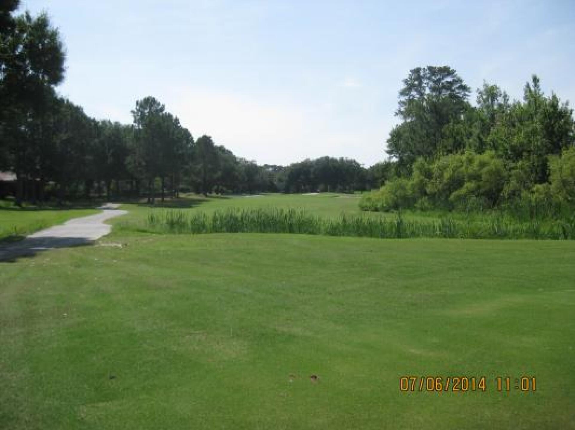 Water hazard running across #18 Fairway (Photo submitted by Steve8905914 on 06/07/2014)