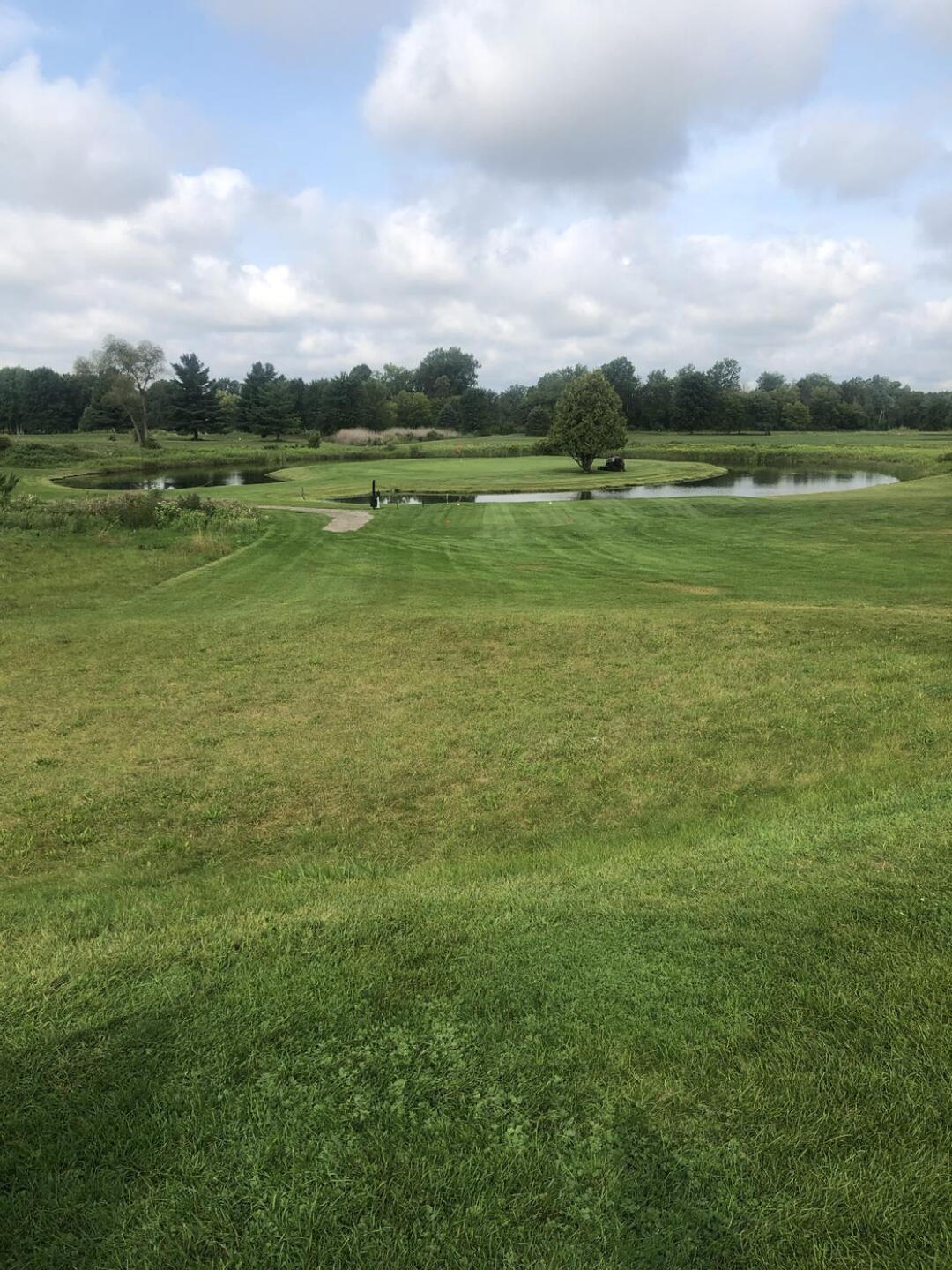 Par four surrounded by an old school moat. (Photo submitted by u109855337 on 08/19/2021)