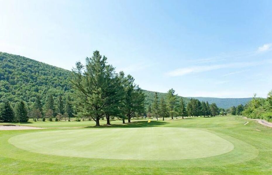 Hanah Mountain Resort & Country Club in Margaretville, New York, USA