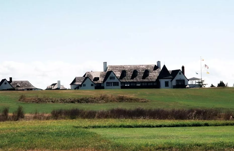 Maidstone Club: Cluhouse