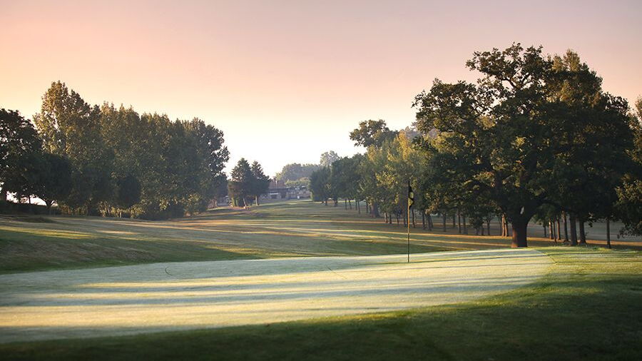 Uxbridge: tight fairway