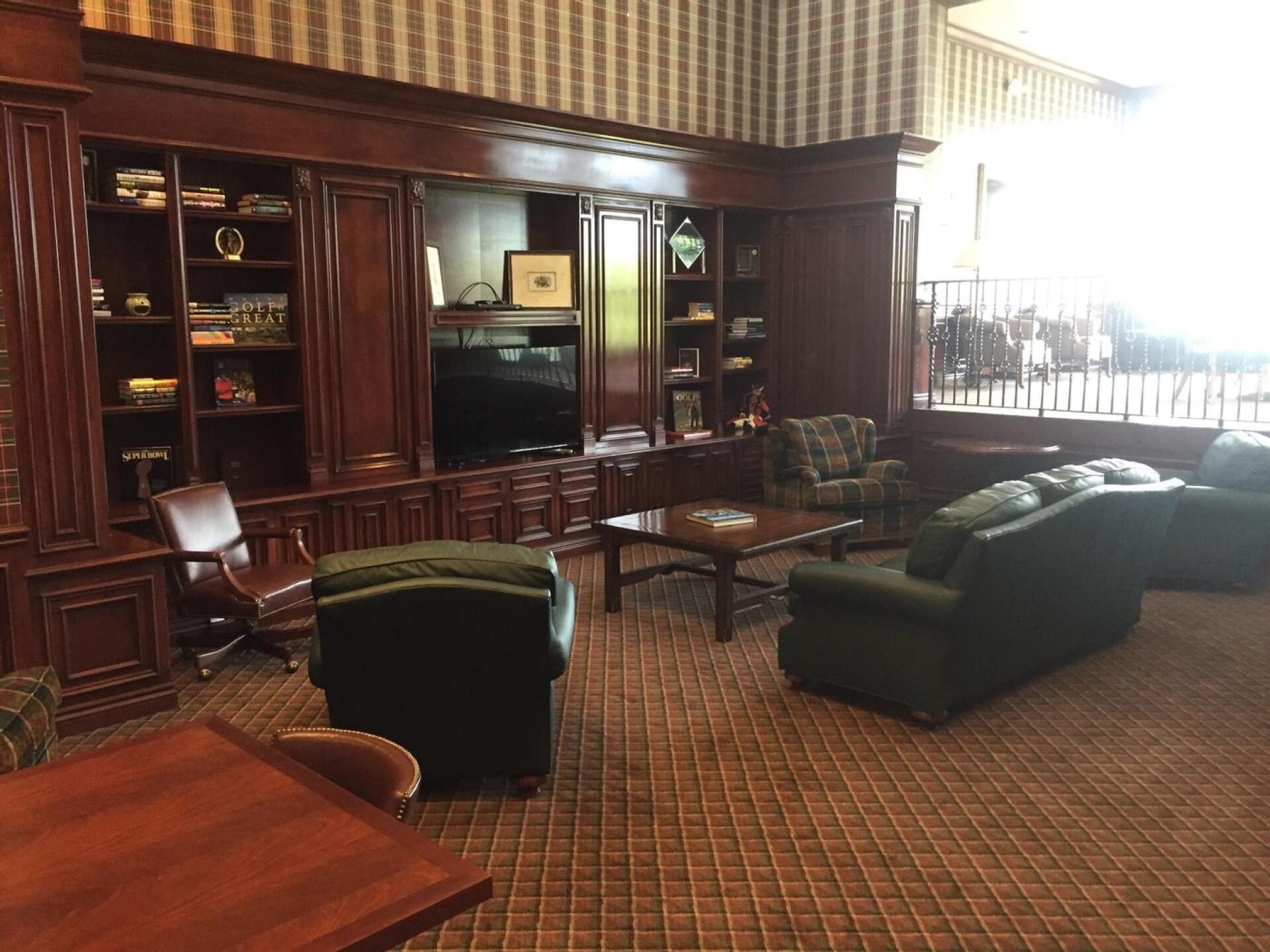 Men's Lounge (Photo submitted by KDREAM58 on 01/20/2021)