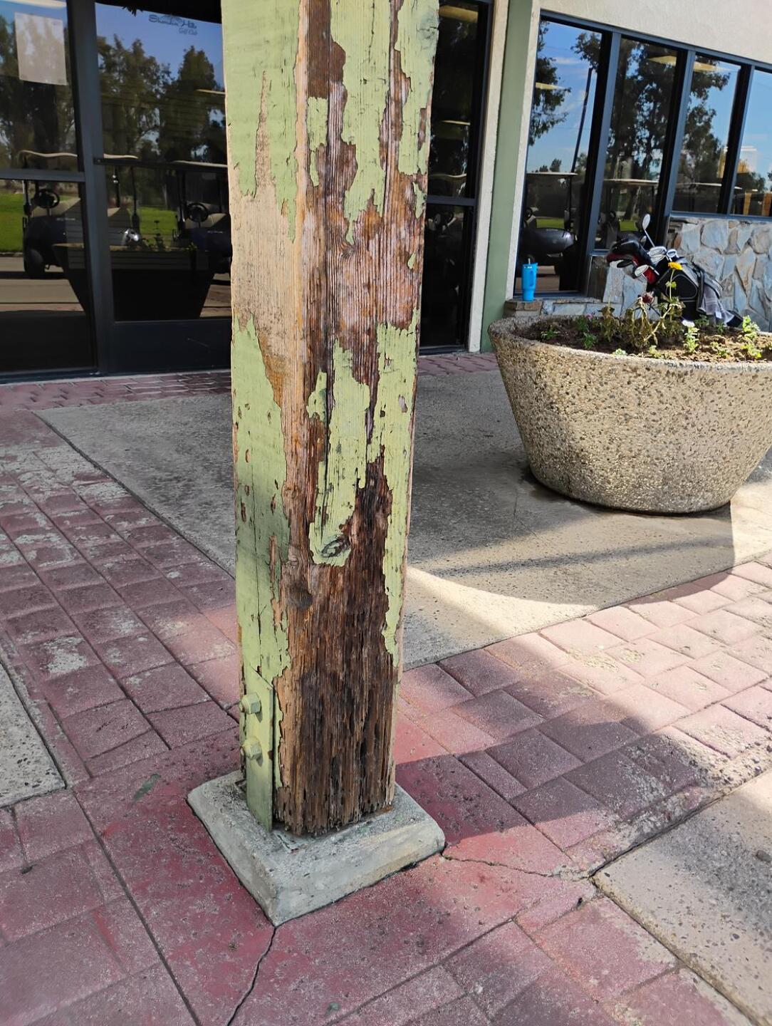 Support post pro shop over hang (Photo submitted by cHNI1L2H8r5ikJWDjcfz on 10/12/2024)